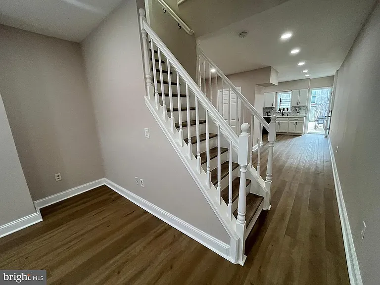 2317 E Fayette St — Photo 8