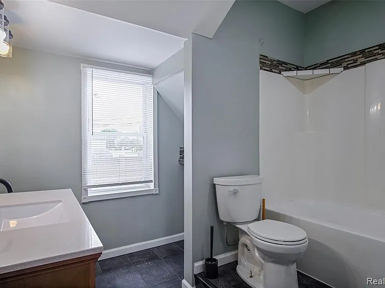 206 N Troy St — Photo 13