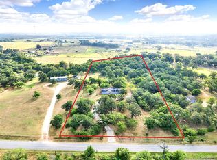 1382 County Road 425, Stockdale, TX 78160