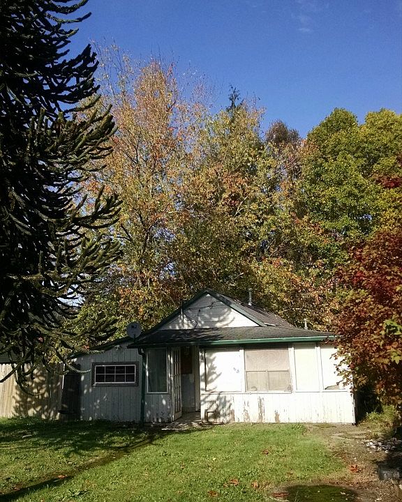 2nd image of 944 E Park Ave