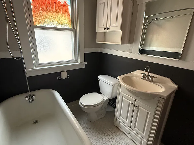 60 Sterling Ave #UPPER — Photo 10