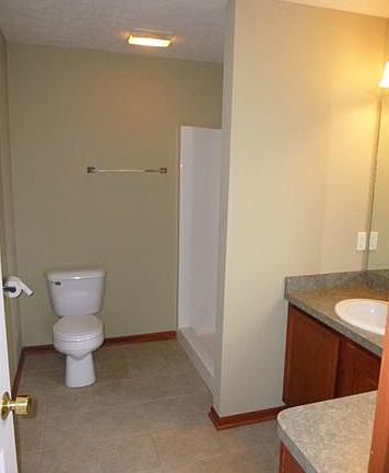 5th image of 202 Reserve Ct