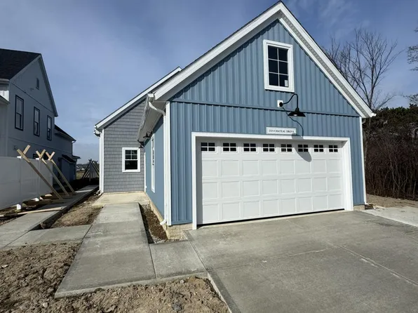 2351 Chateau Dr, Port Clinton, OH 43452