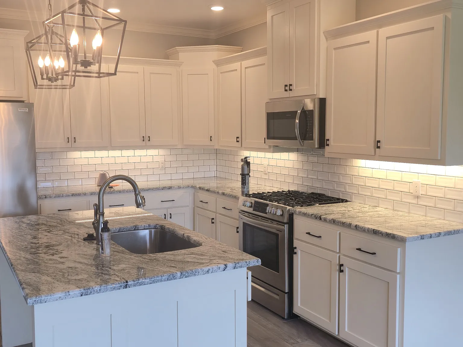 3 bed, 1834 sqft, $2,150 — Photo 3
