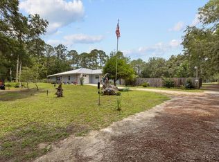 4702 Highway 40 W, Yankeetown, FL 34498