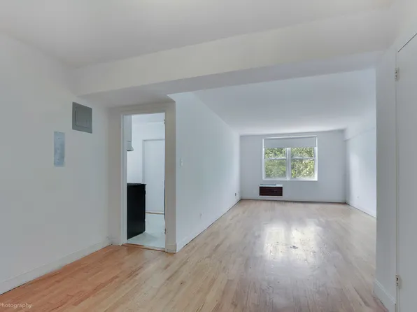 46-01 39th Avenue 303 image 3 of 10