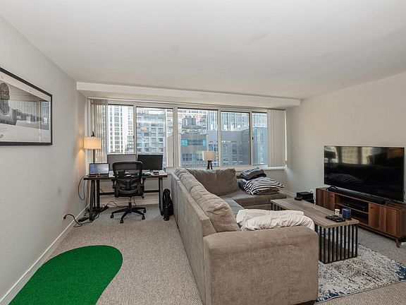 5th image of 211 E Ohio St APT 2101