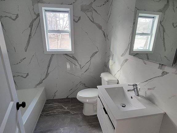 4th image of 193 Seymour Ave #2M