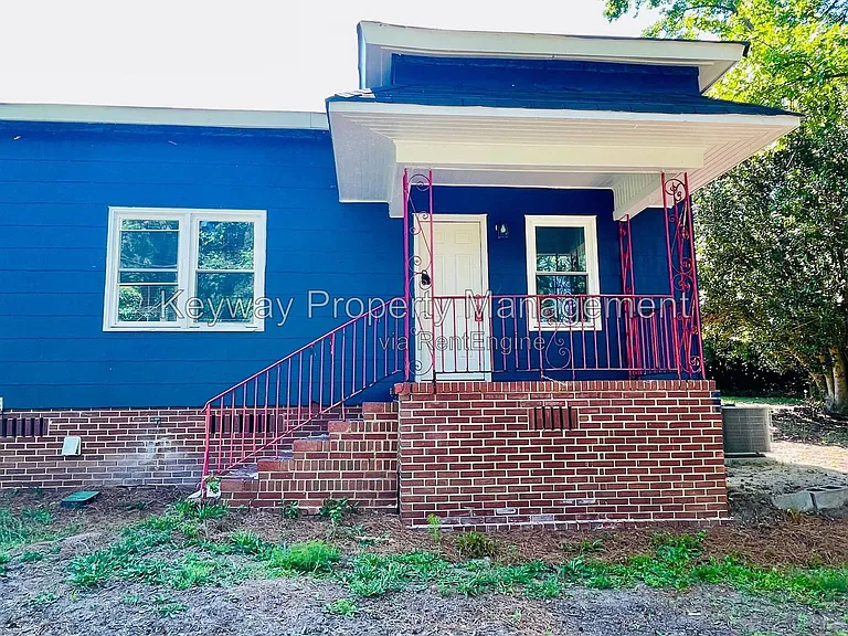304 Crystal Lake Dr — Photo 1
