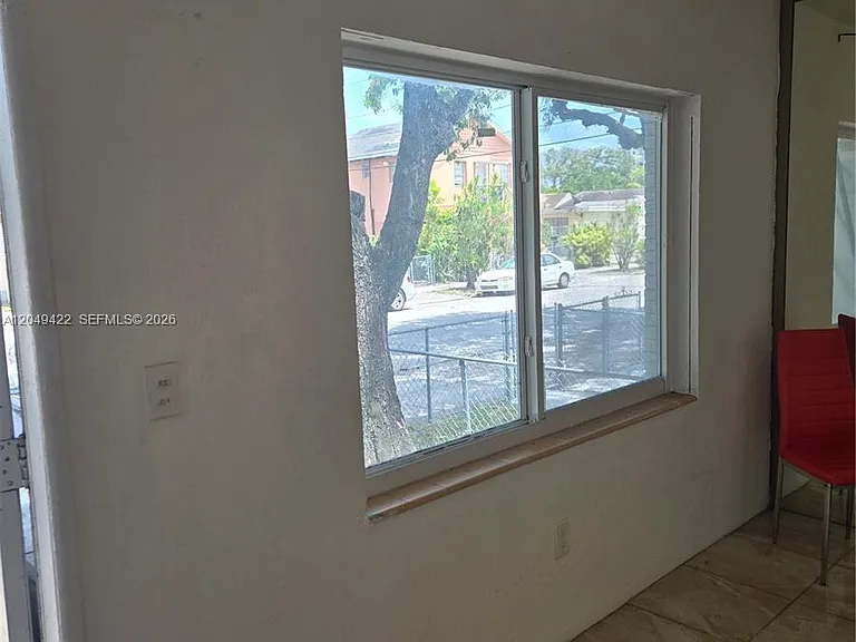 400 SW 21st Ave #3 — Photo 8