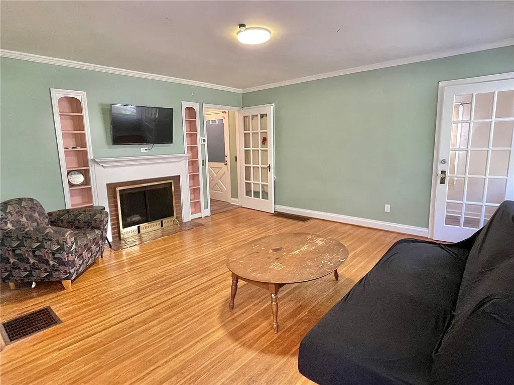 4 bed, 2.5 bath, 1848 sqft, $2,350 — Photo 4