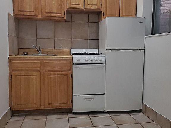5th image of 172 W 81st St APT 1
