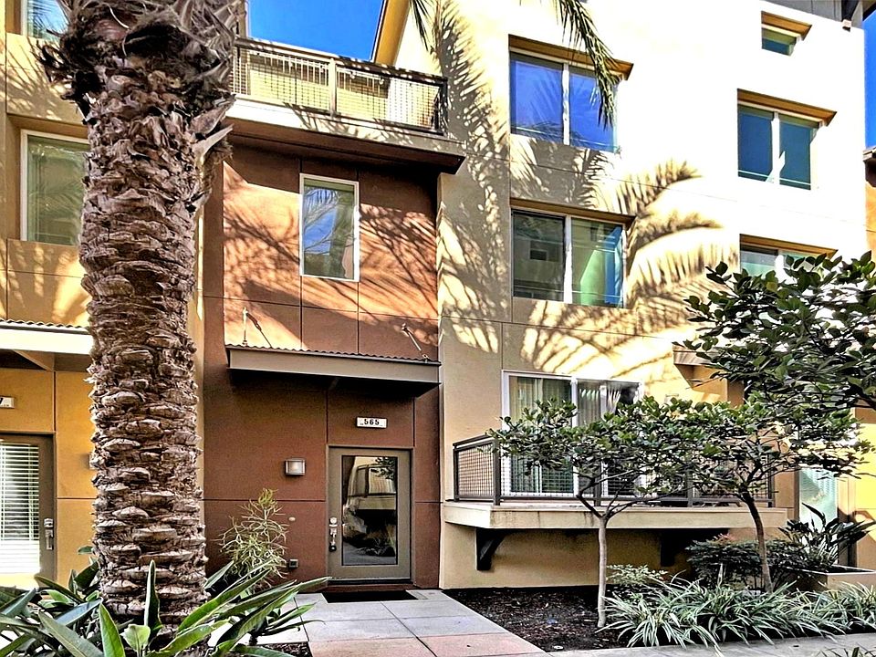 Contemporary resort style living in a premier location in the heart of the Irvine Financial District.