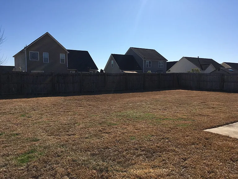 241 Collinwood Dr — Photo 3