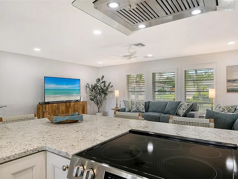 6722 Roxbury Dr — Photo 31