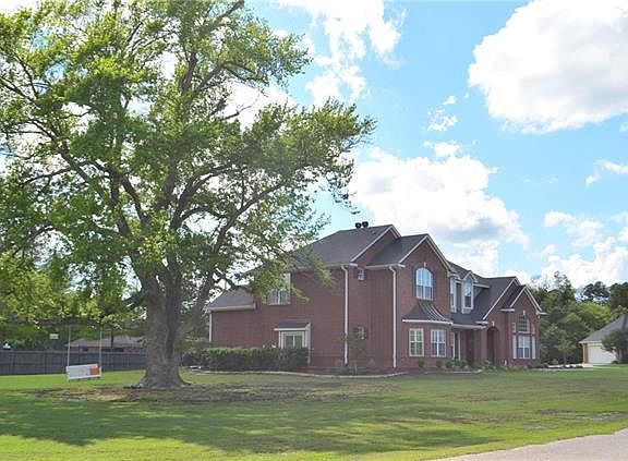 2nd image of 405 Briarwood Ct
