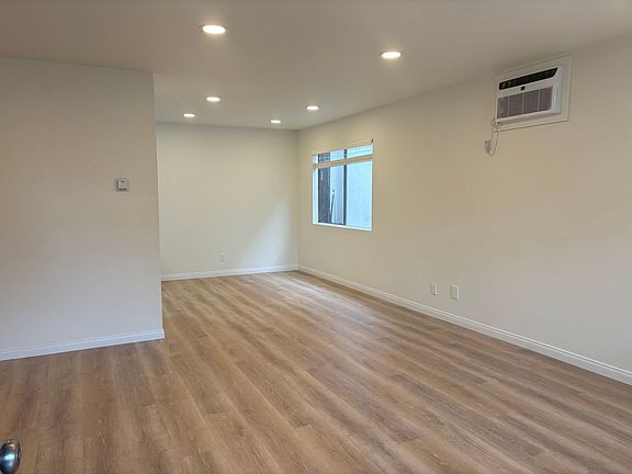 3rd image of 414 N Columbus Ave