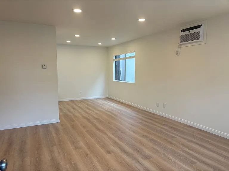 414 N Columbus Ave — Photo 3