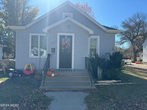 914 E Kemp Ave, Watertown, SD 57201