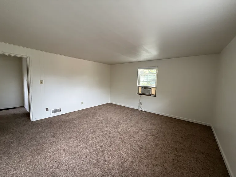 1060 Sells Ave — Photo 5