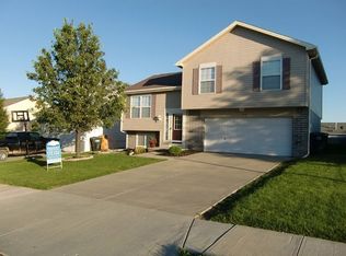17749 Lillian St, Omaha, NE 68136