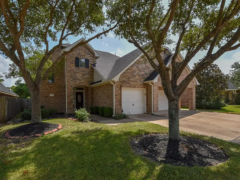 21223 Pennshore Ln — Photo 3