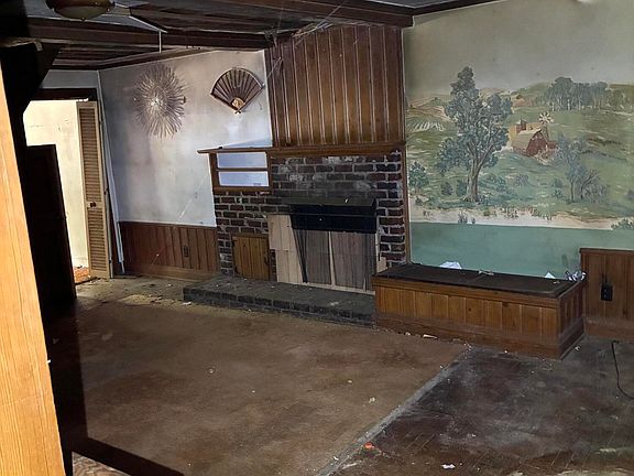 5th image of 612 Green Street E