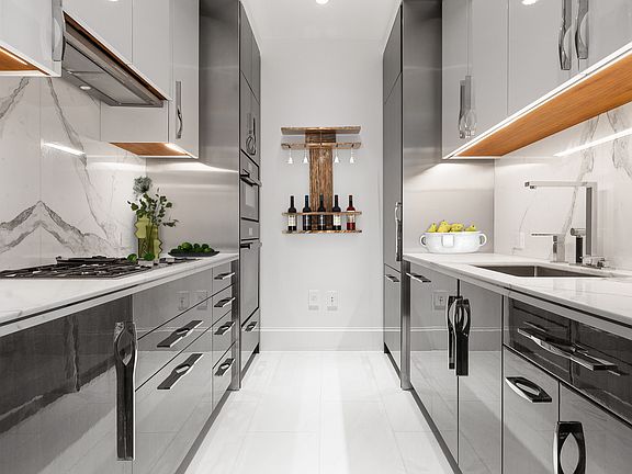 3rd image of 217 W 57th St #63N