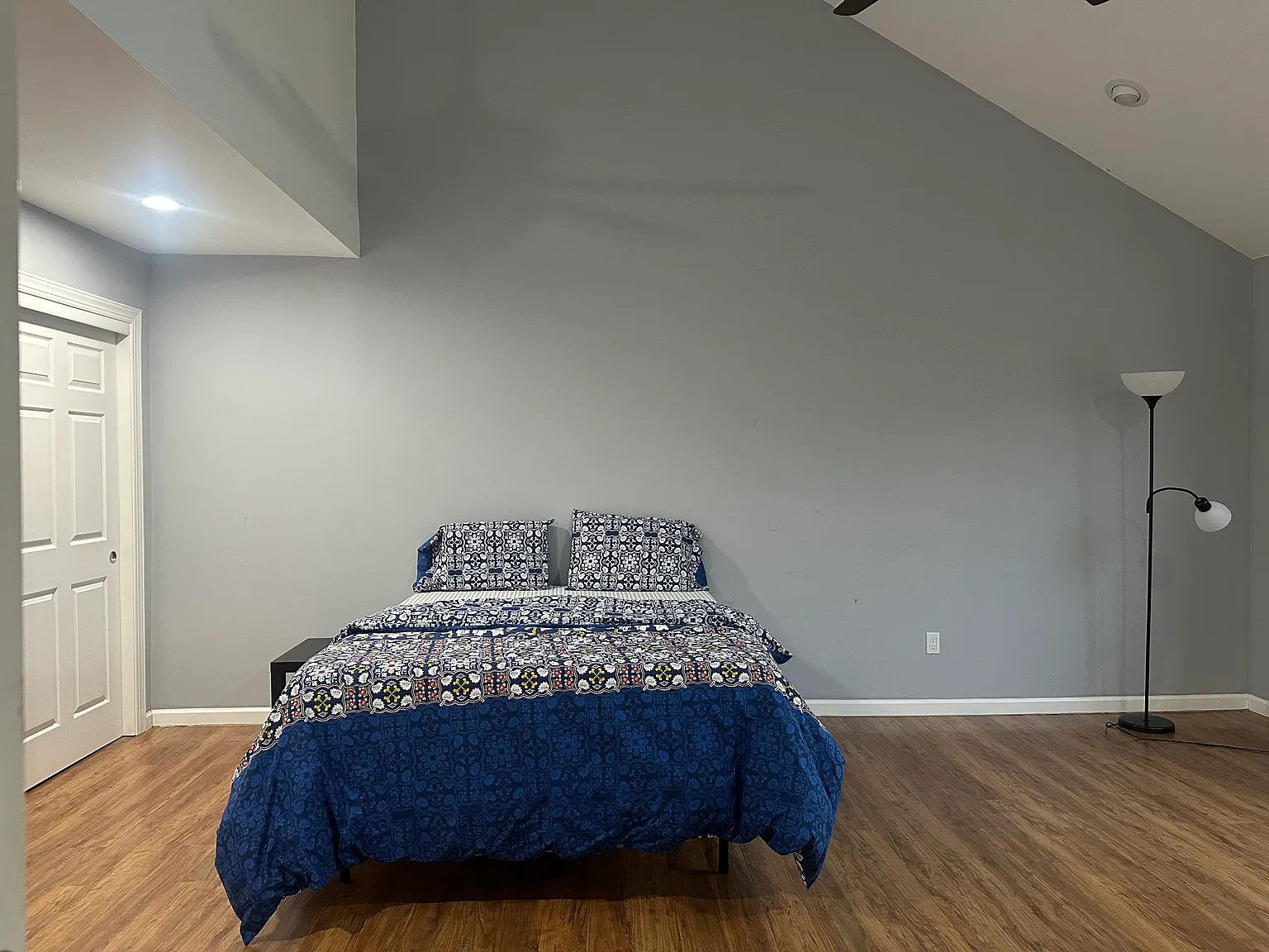 2 bed, 2.5 bath, 2500 sqft, $1,900 — Photo 3