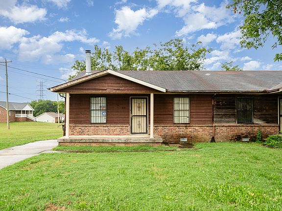 3rd image of 801 Charlie Pl