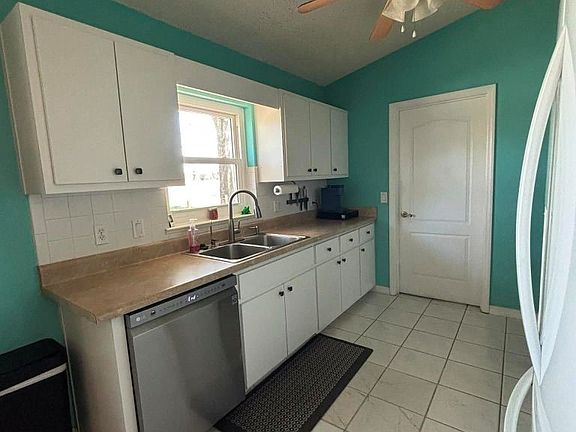 4th image of 828 Great Pine Point