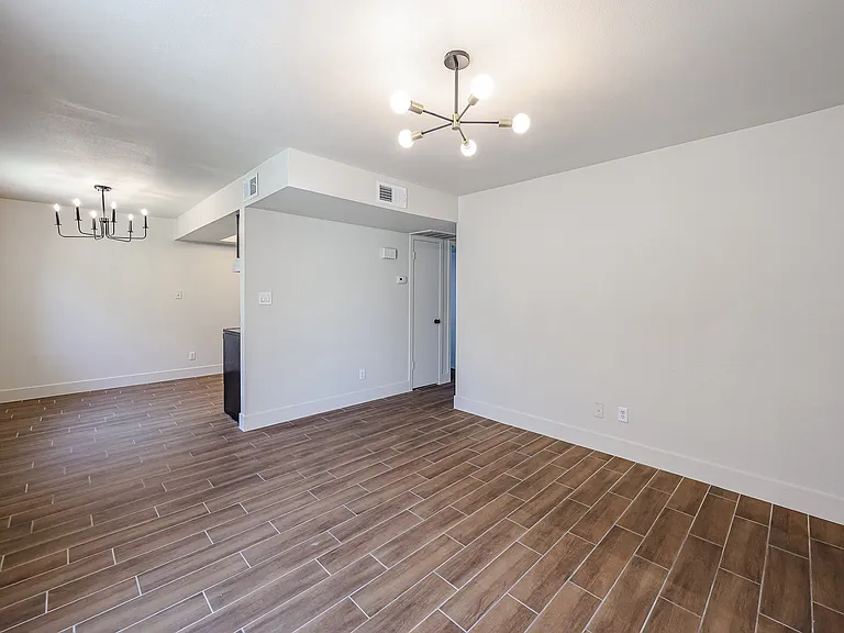 9222 N 35th Ave #10 — Photo 5