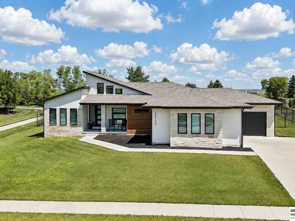 12112 Carpenter St, Papillion, NE 68046