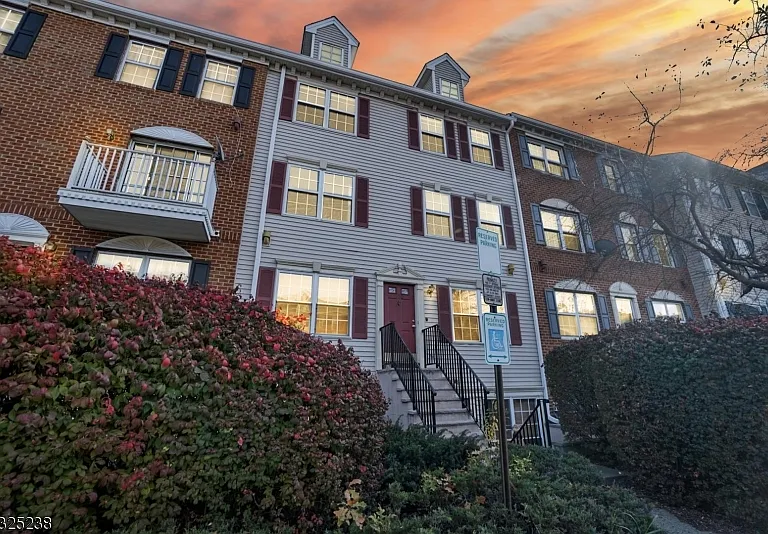 100 Callahan Ct — Photo 4