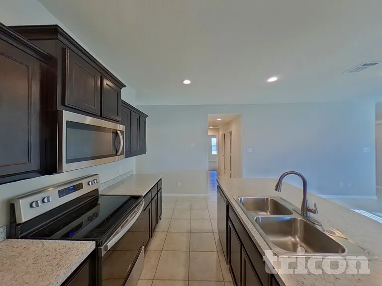 1812 Fairbanks Dr — Photo 5