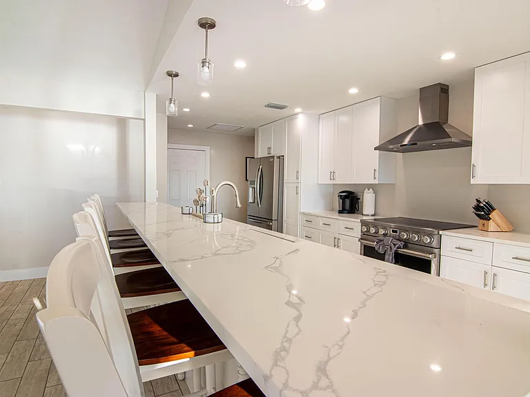 830 SW Santa Barbara Pl — Photo 76