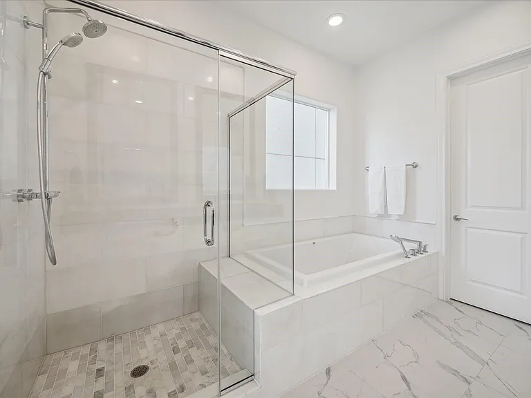 2714 Harvard St — Photo 24