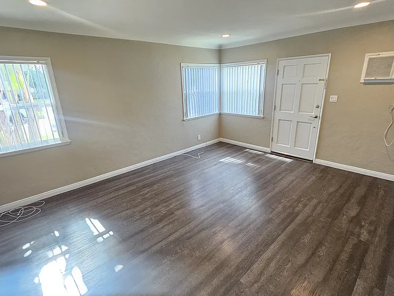812 N Fuller Ave #812 — Photo 2