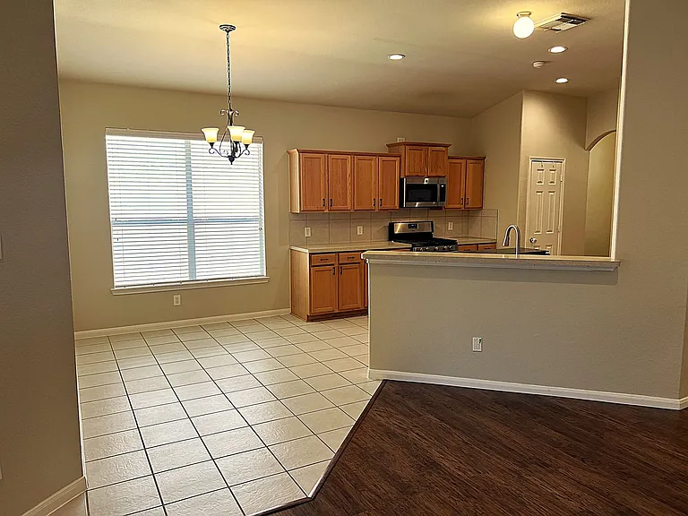 7031 Windy Run Ct — Photo 6