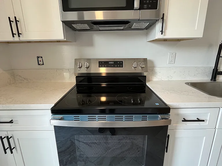 Silver Oak Ln — Photo 4