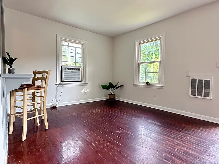 641 Miller St — Photo 18