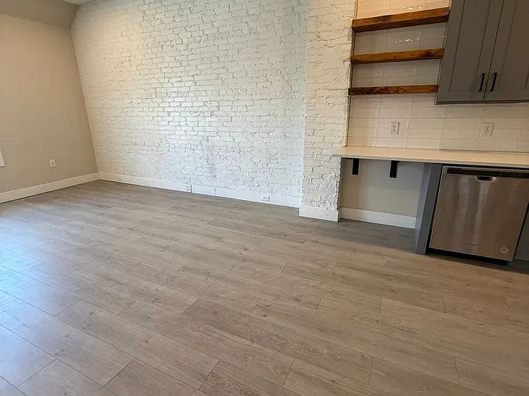 223 S 44th St — Photo 16