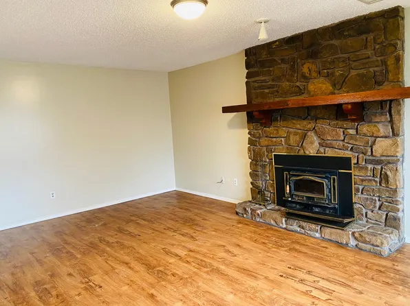 2112 W Harvard St, Siloam Springs, AR 72761