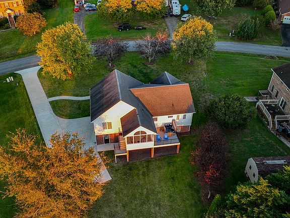 3rd image of 1068 Charmin Dr