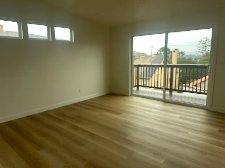 526 Larkin St — Photo 3