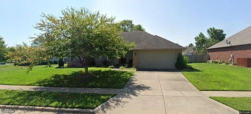 812 E Spring Dr Photo 1