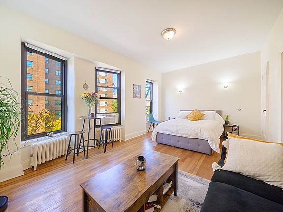 2nd image of 78 Manhattan Ave APT 4H