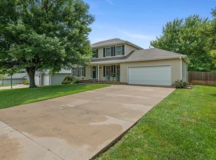 609 E 33rd Ave, Winfield, KS 67156