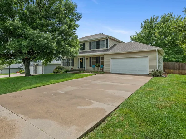 609 E 33rd Ave, Winfield, KS 67156