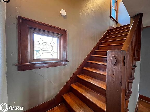 5th image of 506 E Temple St